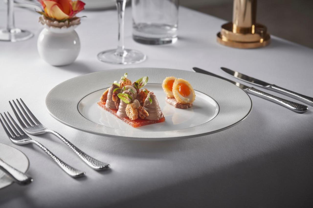 Bathen House Boutique Hotel Buitenkant foto A dinner plate