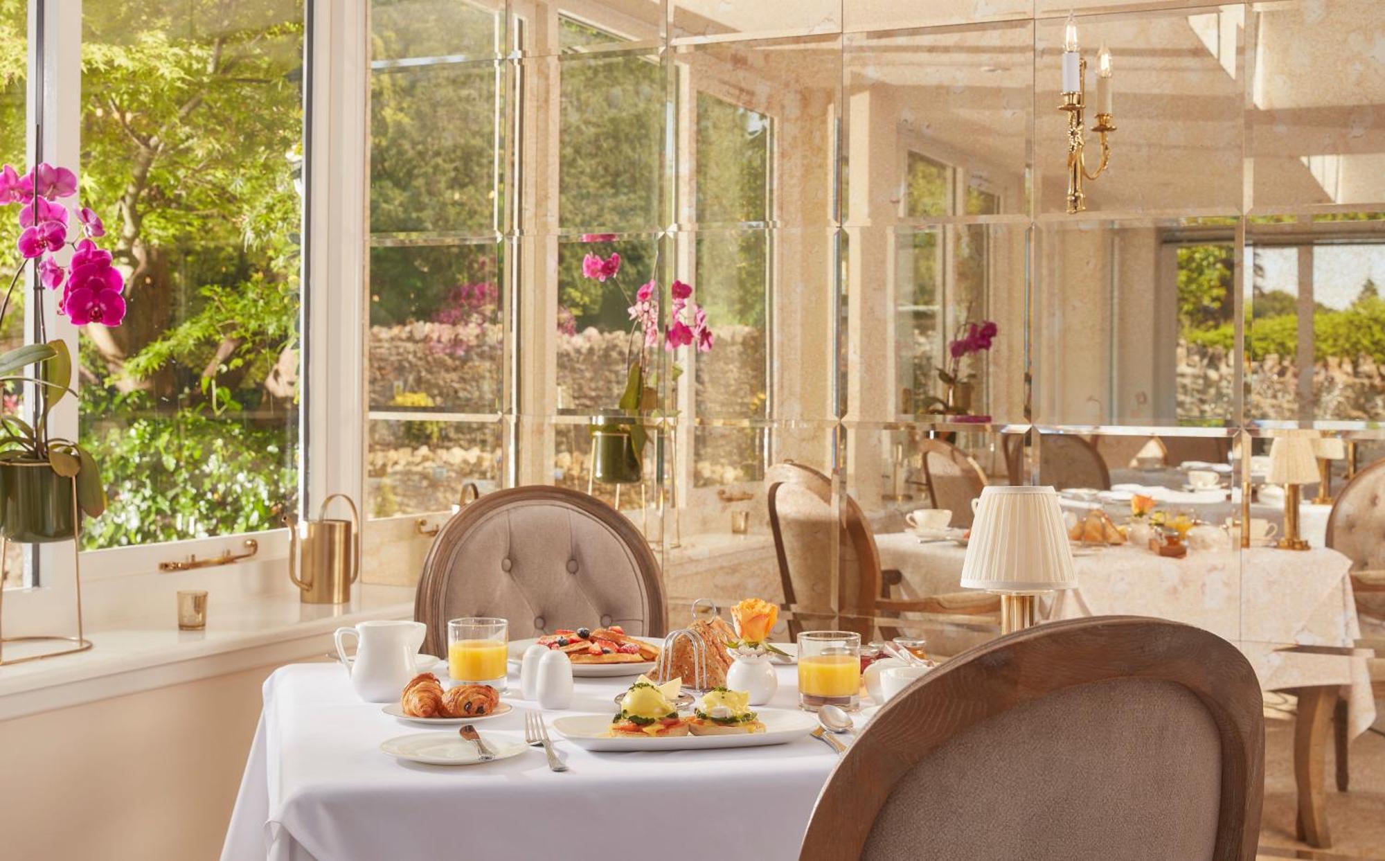 Bathen House Boutique Hotel Buitenkant foto Breakfast at the Hotel